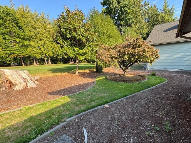 Building Photo - 3 Bed, 2.5 Bath Country Club