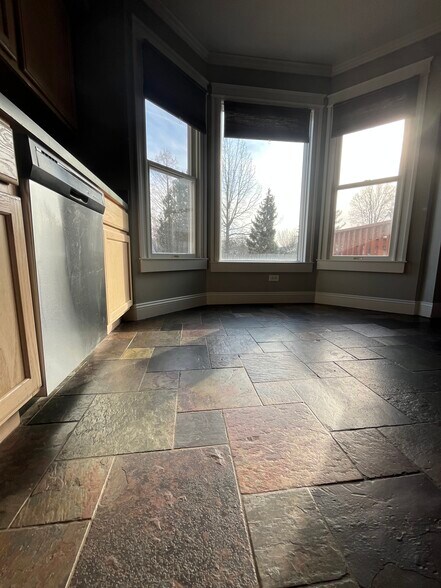 Building Photo - 203 Spring Point Dr