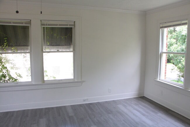 Building Photo - 2370 Harrison Ave