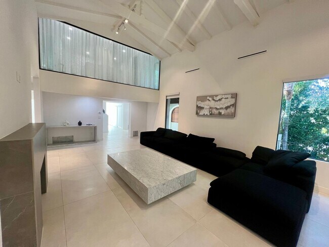 Building Photo - 201 Bedford Dr