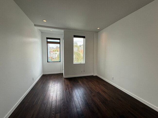 Building Photo - The contemporary residential unit townhouse