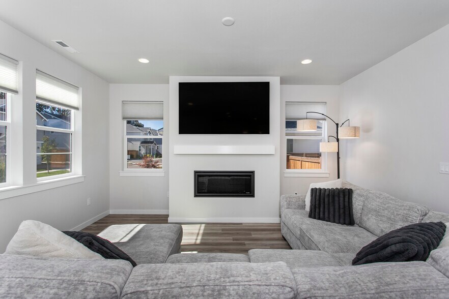 Living Room - 6533 SW Lupine Ln