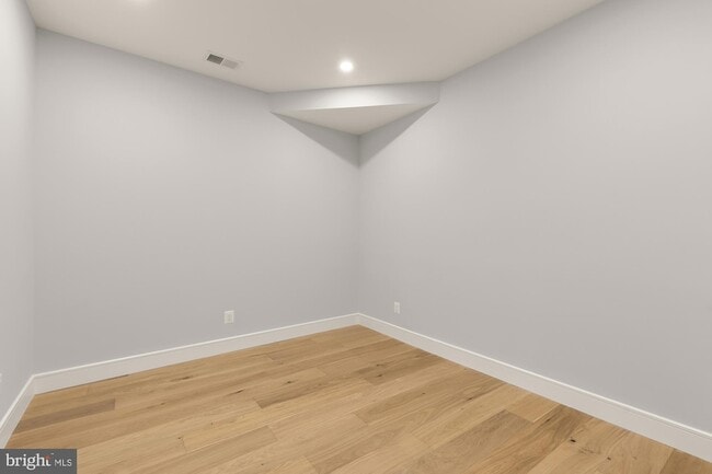 Building Photo - 3215 Mt Pleasant St NW