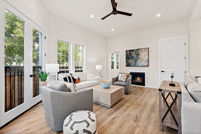 Building Photo - $11,995 - Stunning Executive Estate in Willow Glen