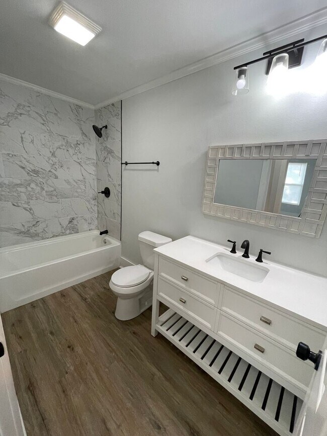 Building Photo - Completely Remodeled Home in Queensborough