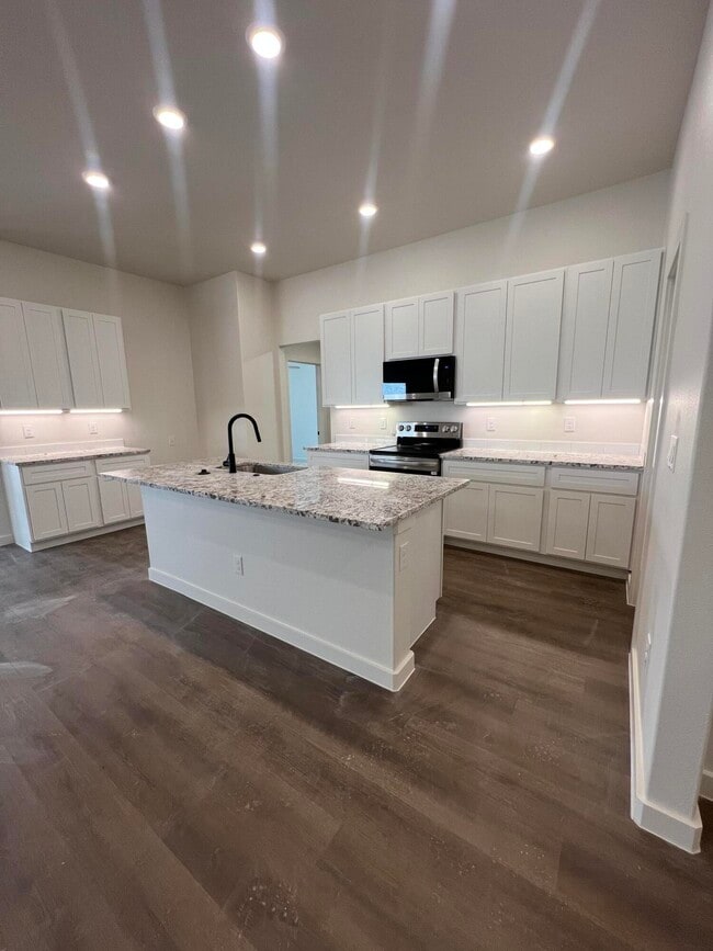 Building Photo - 3105 140th St