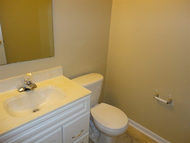 Building Photo - 2324 Shadowbrook Dr