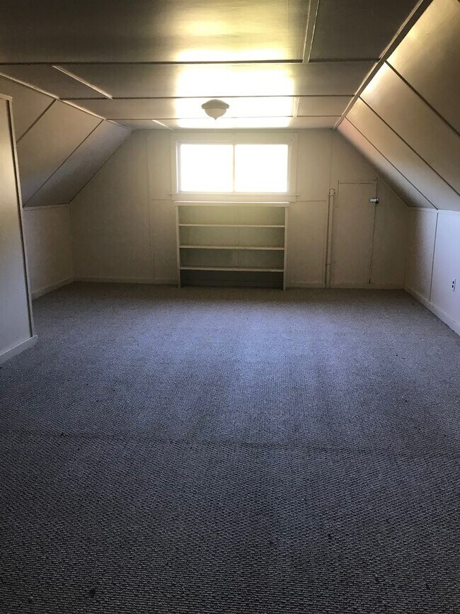 Building Photo - Country Living