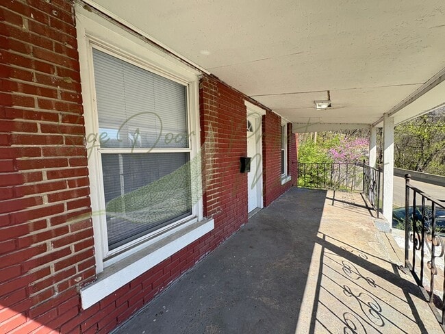 Building Photo - 102 Kansas City Ave S