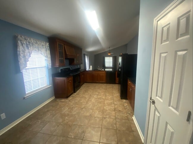 Building Photo - 8251 Magnolia Village Dr N
