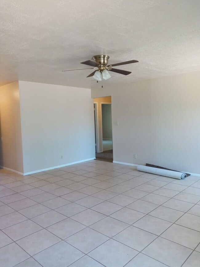 Building Photo - AFFORDABLE!!!