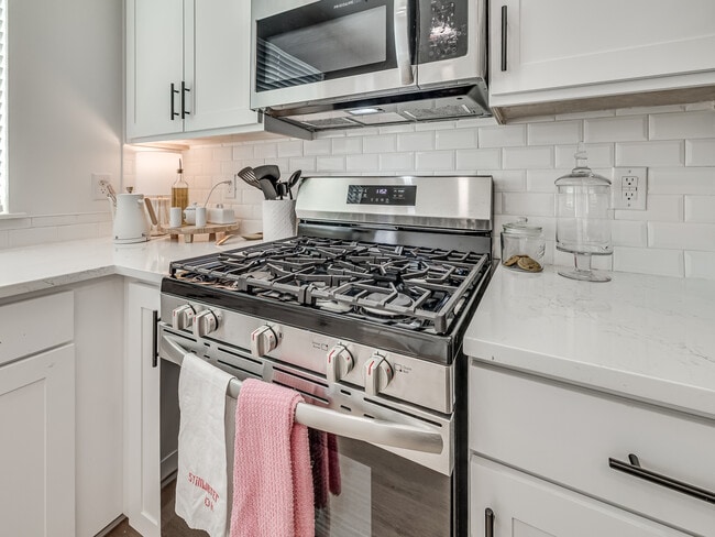 Building Photo - 1644 N Leverett Ave