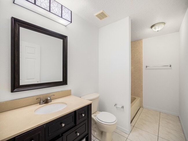 Building Photo - 949 SE Bywood Ave