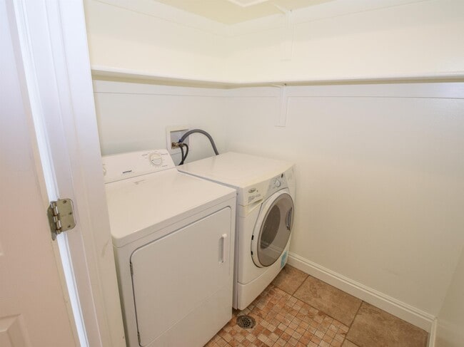 Building Photo - 105 Penhurst Pl