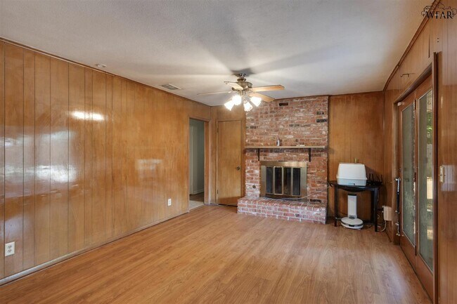 Building Photo - 2406 Picadilly Ln