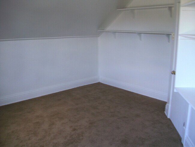 Building Photo - 209 9th St S