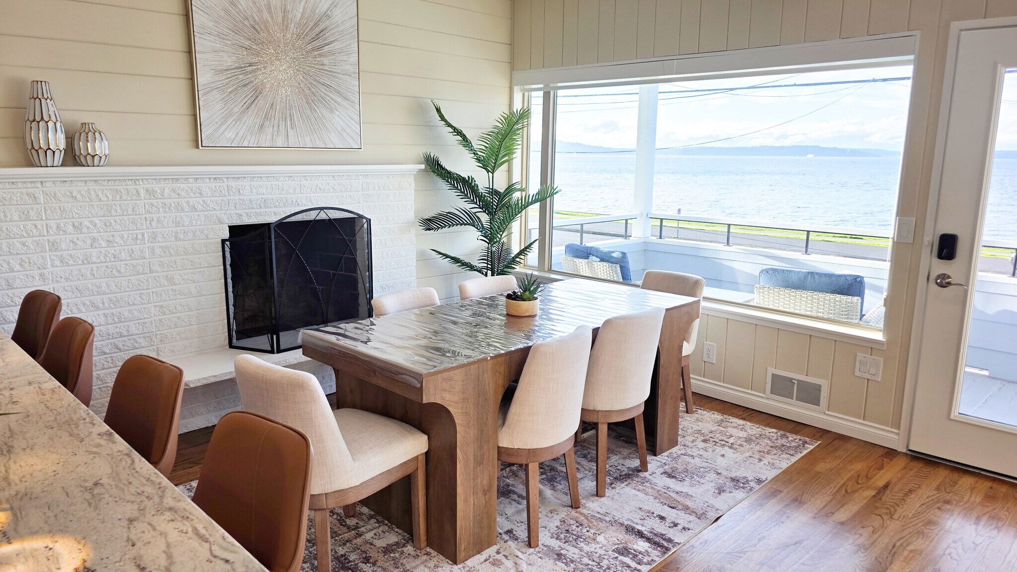 Building Photo - 1588 Alki Ave SW