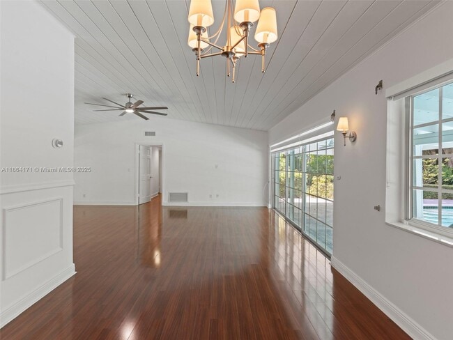 Building Photo - 9310 SW 70th Ave