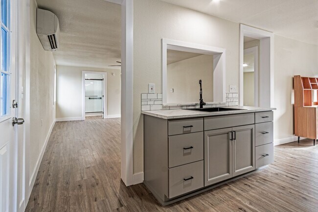 Building Photo - Fully Remodeled 3 Bedroom Home in Historic Oakland