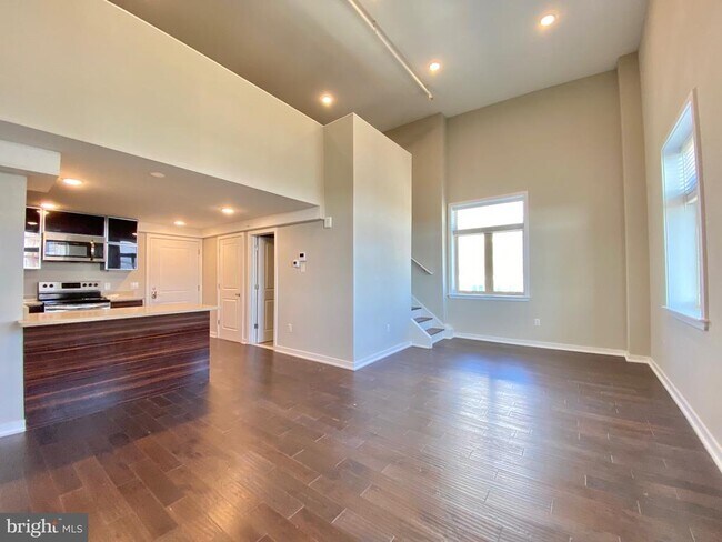 Building Photo - 1 W Main St