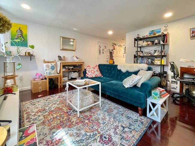 Building Photo - 278 3rd St