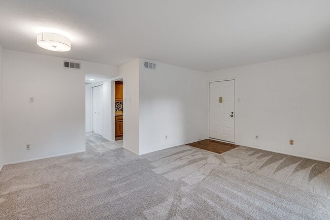 Building Photo - Exclusive 1 Bed Condo • 1st Floor • Pool A...