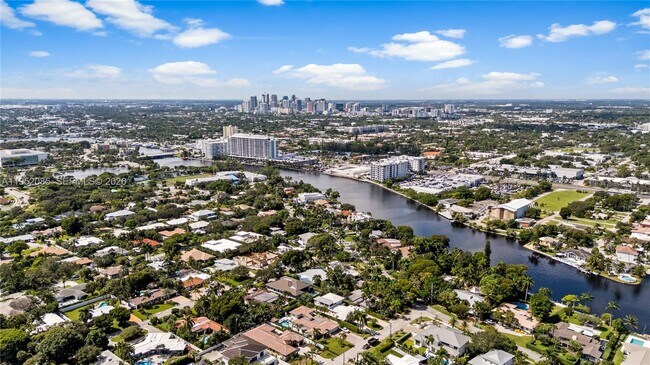 Building Photo - 2600 NE 15th St