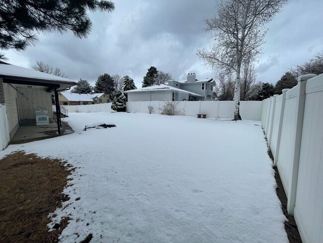 Building Photo - Spacious 5-Bedroom Home Near Little Cotton...