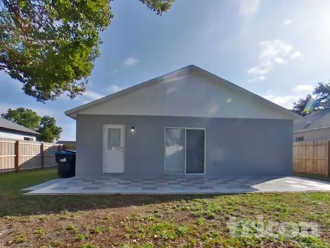 Building Photo - 8829 Lambert Ln