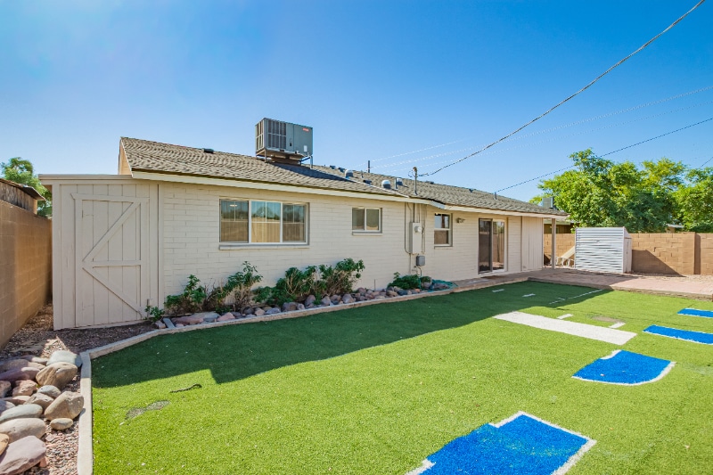 Building Photo - 1328 W 6th St