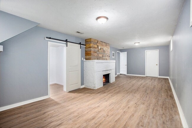 Building Photo - 4220 Lenox Ave