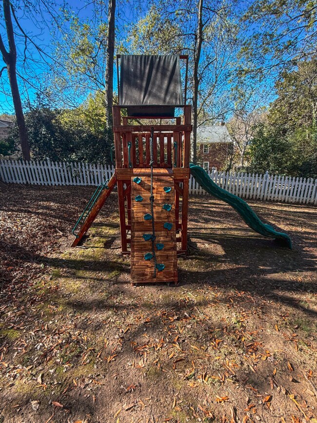 Building Photo - 7601 Bedfordshire Dr