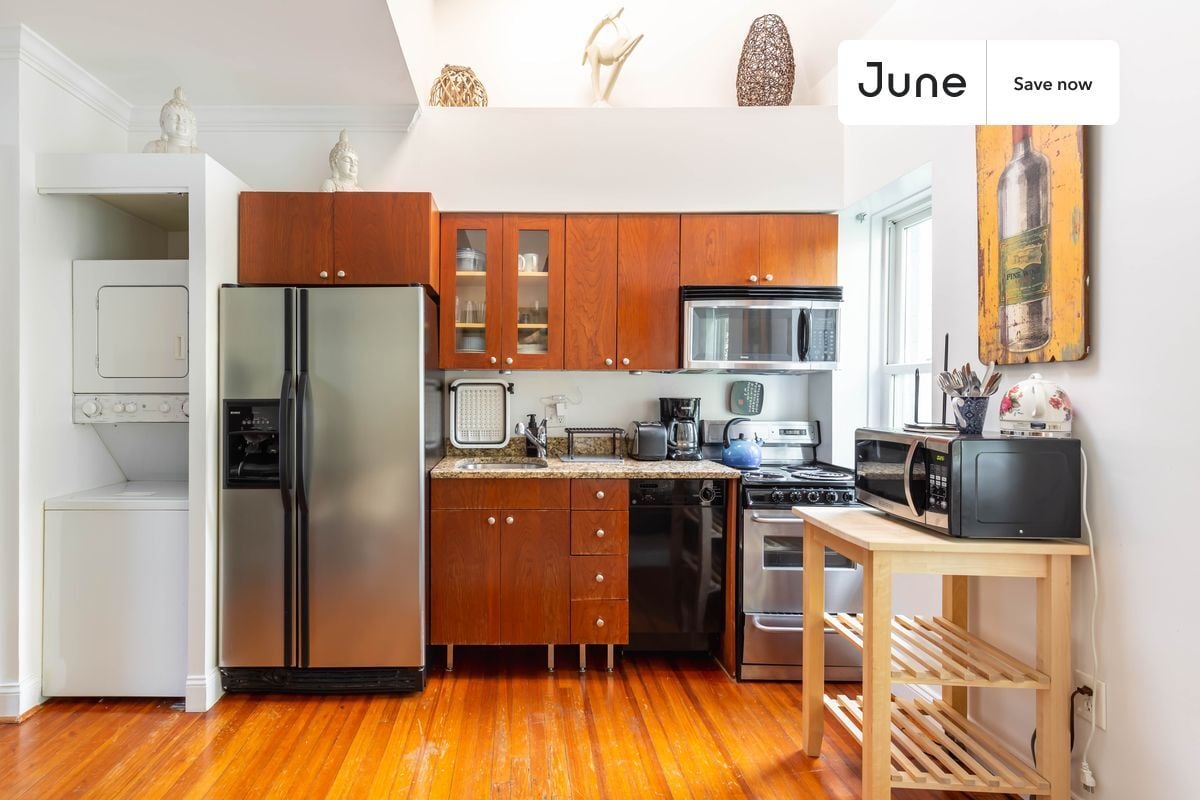 Building Photo - 1835 Mintwood Pl NW