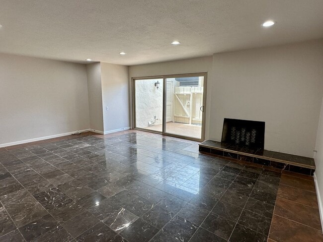 Building Photo - Spacious, Upgraded, 3 Bedroom 2.5 Bath Con...
