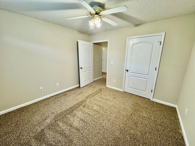 Building Photo - Quiet Country Duplex off Copeland Rd in To...