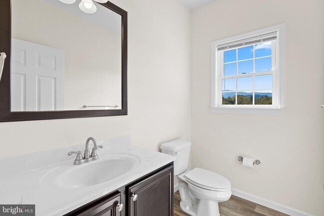 Building Photo - 100 Holiday Ct