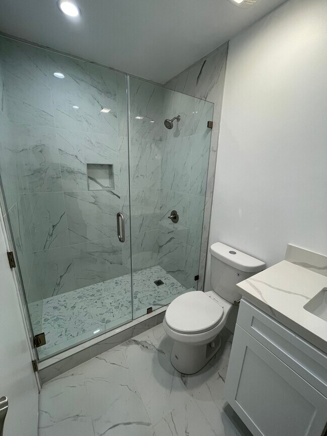 Building Photo - 10157 Swinton Ave