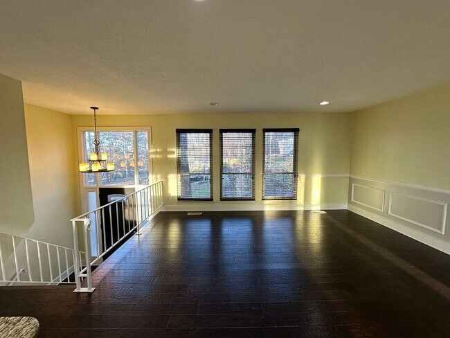 Building Photo - Farragut Cul-de-Sac Home on ½ Acre | 3BR + Sunroom | Walk to Greenway & Farragut HS