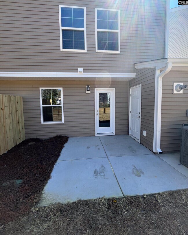 Building Photo - 811 Coburg Ln