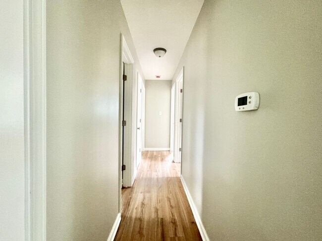 Building Photo - Renovated 3-bedroom convenient to I-40