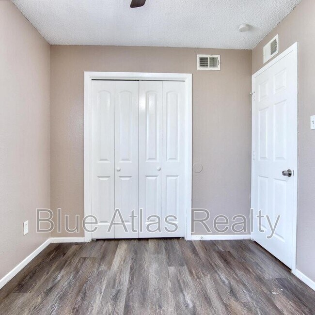 Building Photo - 408 Noble Ave