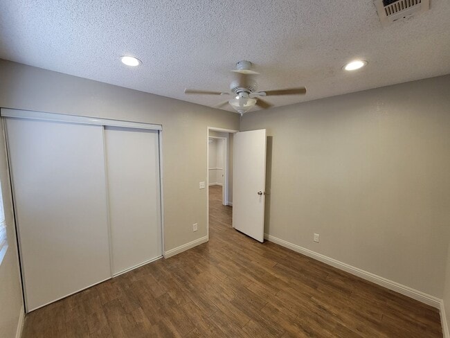 Building Photo - 861 W Legion Rd