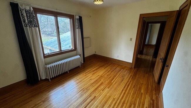 Building Photo - Wonderful 4BR 3BA w/ 2 Car Garage on 1.38 Acres in desirable Mendota Heights neighborhood!