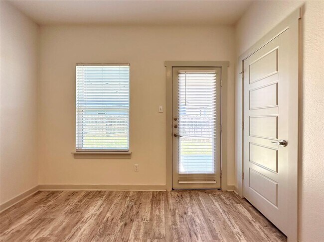 Building Photo - 5132 Vanner Path