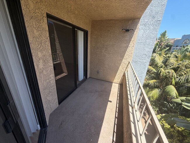 Building Photo - Cozy 2 Bedroom 1 Bath Unit