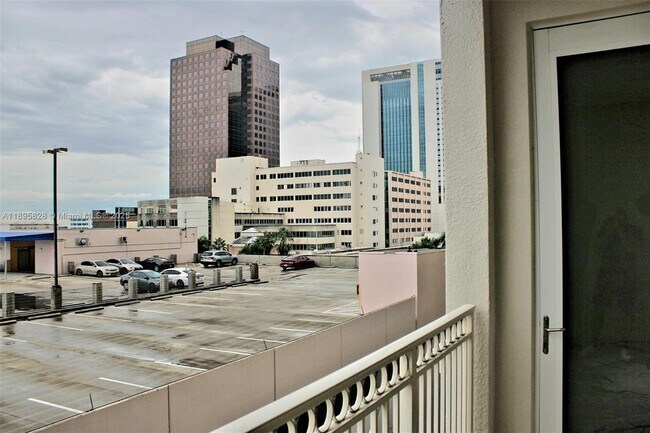 Building Photo - 511 SE 5 Ave