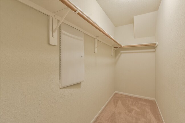 Building Photo - 42 Prairie Oak Dr