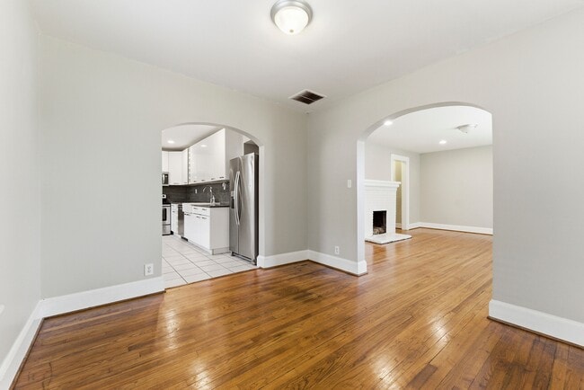 Building Photo - 202 Warren St SE