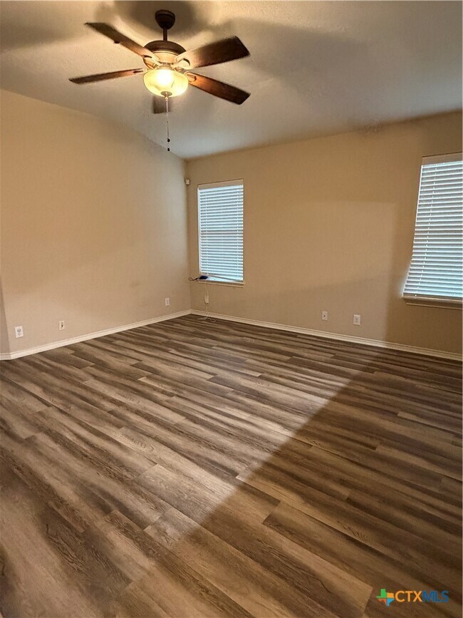 Building Photo - 647 Tom Kemp Dr