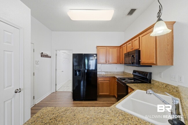 Building Photo - 9841 Watkins Dr